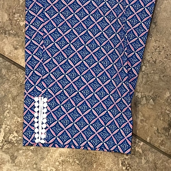 Chico’s Perfect Stretch Royal Blue/Pink/White Geometric Print Capris - Picture 9 of 15